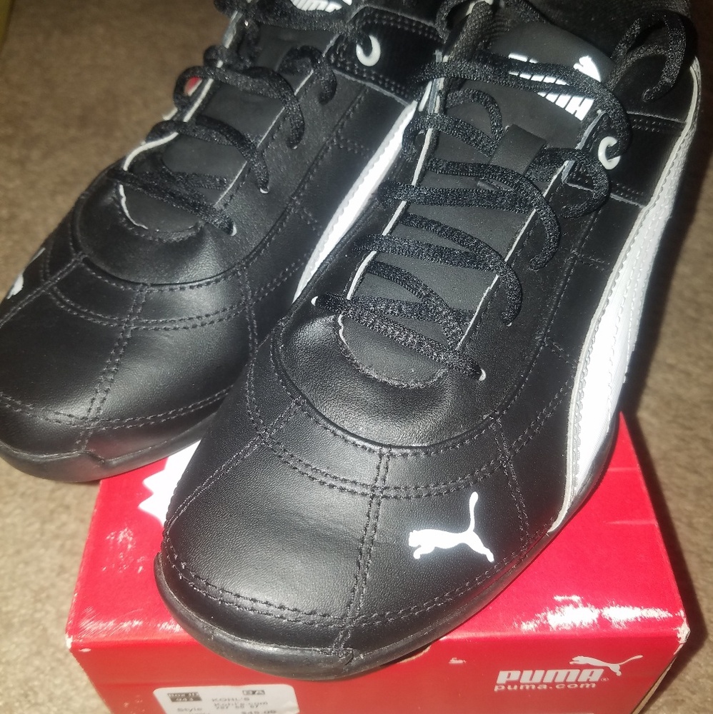 Boys Like New Puma Sneakers